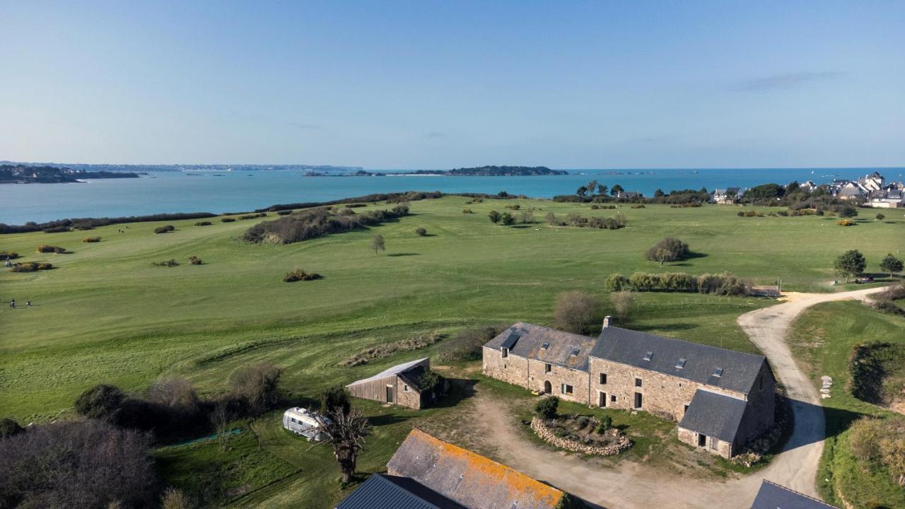 La Ferme Du Golf, Atypique Et Artistique